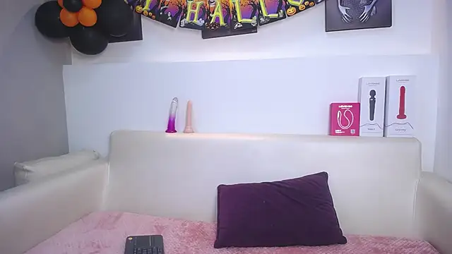 Snapshot of Melodi_Roux chatting on 10/31/25, 01:12 Melodi Roux online show from 10/31/25, 01:12