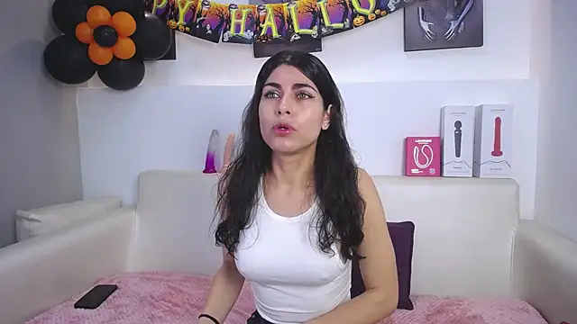 Snapshot of Melodi_Roux chatting on 11/04/25, 01:10 Melodi Roux online show from 11/04/25, 01:10