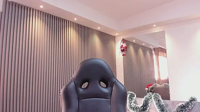 Snapshot of Electraa_fox chatting on 12/27/24, 12:12 Electraa fox online show from 12/27/24, 12:12