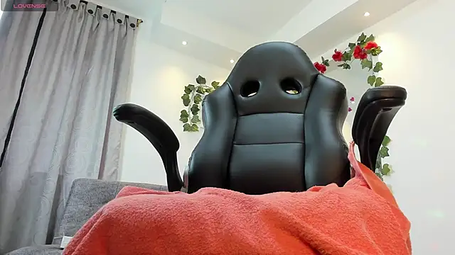 Snapshot of Electraa_fox chatting on 02/22/25, 03:36 Electraa fox online show from 02/22/25, 03:36