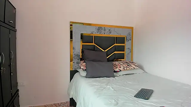 Snapshot of MattDevon chatting on 10/15/25, 06:08 MattDevon online show from 10/15/25, 06:08