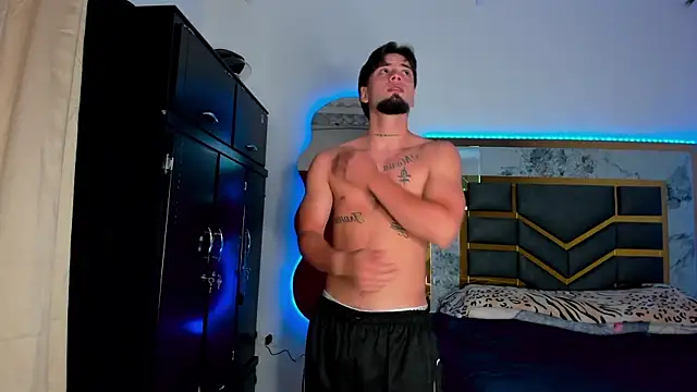 Snapshot of MattDevon chatting on 10/22/25, 08:19 MattDevon online show from 10/22/25, 08:19