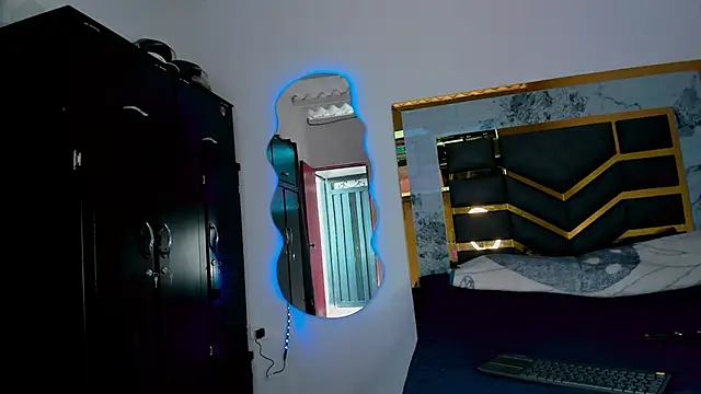 Snapshot of MattDevon chatting on 11/05/25, 09:15 MattDevon online show from 11/05/25, 09:15