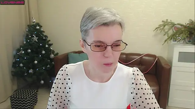 Snapshot of Cutie_Erikaa1 chatting on 12/25/24, 02:35 Cutie Erikaa1 online show from 12/25/24, 02:35