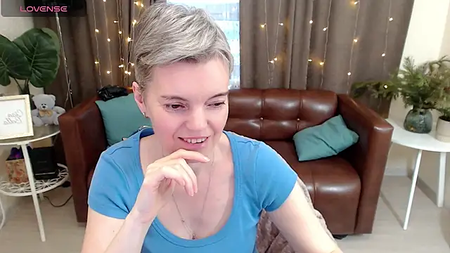Snapshot of Cutie_Erikaa1 chatting on 12/28/24, 05:33 Cutie Erikaa1 online show from 12/28/24, 05:33