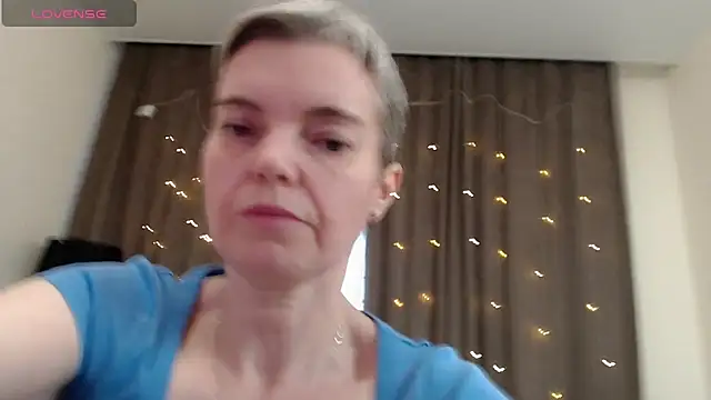 Snapshot of Cutie_Erikaa1 chatting on 12/28/24, 08:37 Cutie Erikaa1 online show from 12/28/24, 08:37