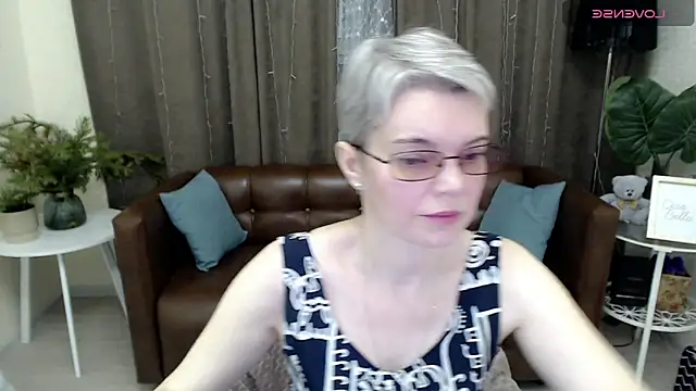 Snapshot of Cutie_Erikaa1 chatting on 12/29/24, 02:49 Cutie Erikaa1 online show from 12/29/24, 02:49