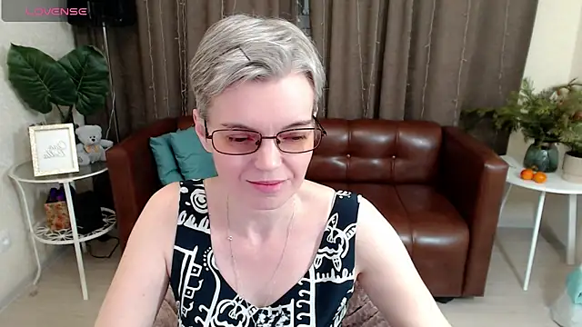 Snapshot of Cutie_Erikaa1 chatting on 12/31/24, 03:42 Cutie Erikaa1 online show from 12/31/24, 03:42