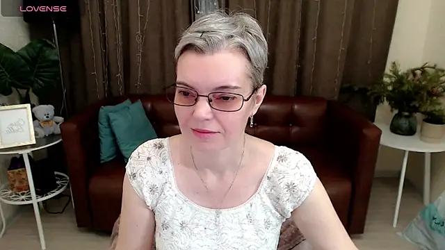 Snapshot of Cutie_Erikaa1 chatting on 01/04/25, 02:35 Cutie Erikaa1 online show from 01/04/25, 02:35