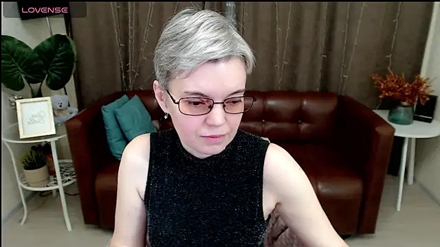 Snapshot of Cutie_Erikaa1 chatting on 01/21/25, 02:43 Cutie Erikaa1 online show from 01/21/25, 02:43