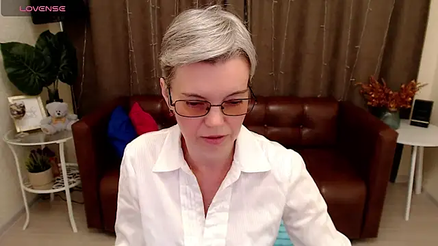 Snapshot of Cutie_Erikaa1 chatting on 02/06/25, 03:06 Cutie Erikaa1 online show from 02/06/25, 03:06