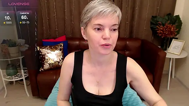 Snapshot of Cutie_Erikaa1 chatting on 02/20/25, 02:40 Cutie Erikaa1 online show from 02/20/25, 02:40