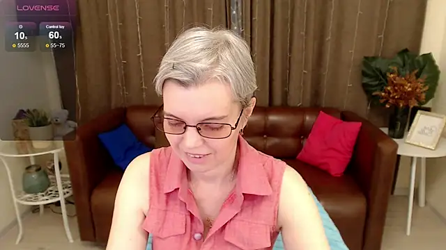 Snapshot of Cutie_Erikaa1 chatting on 02/21/25, 02:50 Cutie Erikaa1 online show from 02/21/25, 02:50