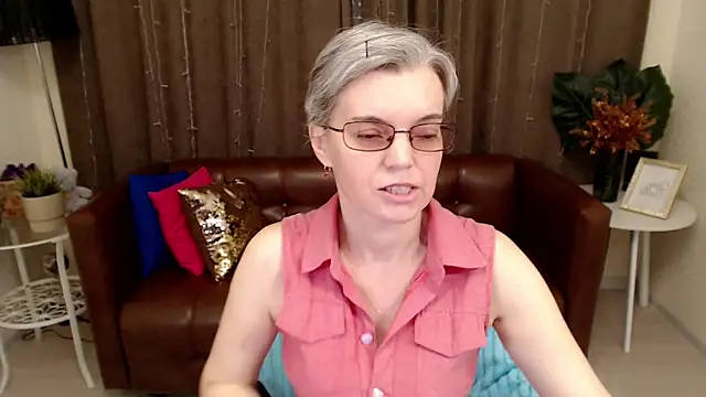 Snapshot of Cutie_Erikaa1 chatting on 02/22/25, 02:50 Cutie Erikaa1 online show from 02/22/25, 02:50
