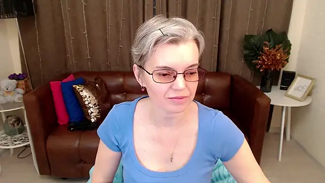 Snapshot of Cutie_Erikaa1 chatting on 02/27/25, 02:32 Cutie Erikaa1 online show from 02/27/25, 02:32