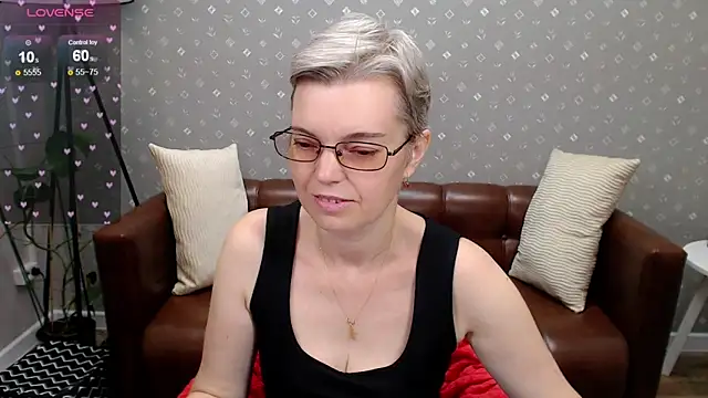 Snapshot of Cutie_Erikaa1 chatting on 10/11/25, 02:44 Cutie Erikaa1 online show from 10/11/25, 02:44