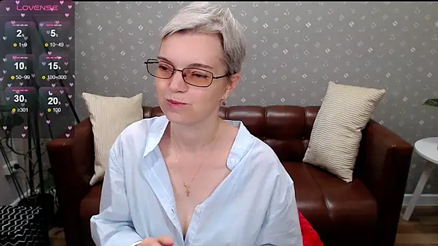 Snapshot of Cutie_Erikaa1 chatting on 10/13/25, 02:33 Cutie Erikaa1 online show from 10/13/25, 02:33