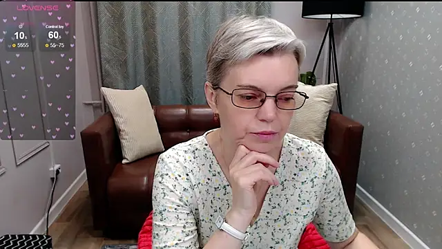 Snapshot of Cutie_Erikaa1 chatting on 10/17/25, 02:26 Cutie Erikaa1 online show from 10/17/25, 02:26