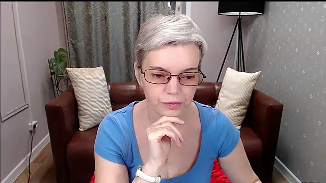 Snapshot of Cutie_Erikaa1 chatting on 10/22/25, 02:12 Cutie Erikaa1 online show from 10/22/25, 02:12