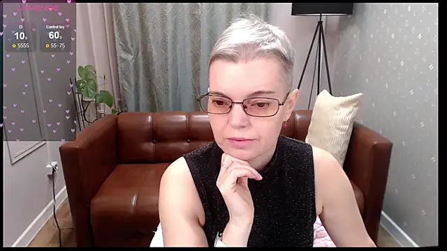 Snapshot of Cutie_Erikaa1 chatting on 11/18/25, 02:17 Cutie Erikaa1 online show from 11/18/25, 02:17