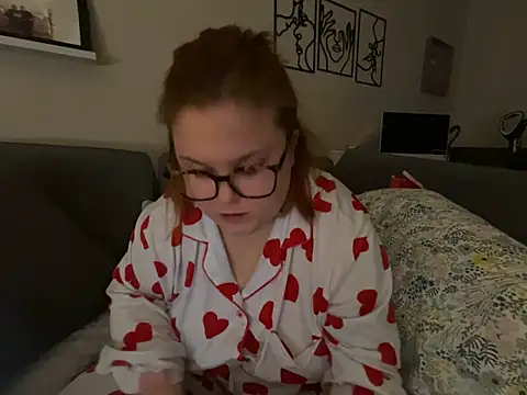 Snapshot of Tallulah-mae-xoxox chatting on 01/21/25, 08:21 Tallulah-mae-xoxox online show from 01/21/25, 08:21