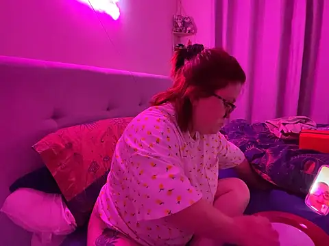 Snapshot of Tallulah-mae-xoxox chatting on 02/01/25, 10:23 Tallulah-mae-xoxox online show from 02/01/25, 10:23