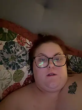 Snapshot of Tallulah-mae-xoxox chatting on 02/19/25, 08:31 Tallulah-mae-xoxox online show from 02/19/25, 08:31