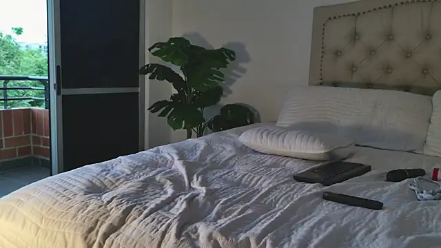 Scarlett grand online show from 11/05/25, 09:48