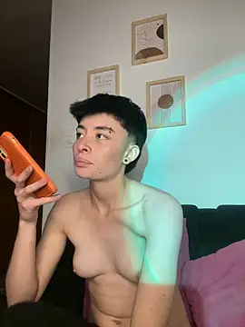 Snapshot of nico_18x chatting on 02/19/25, 01:40 nico 18x online show from 02/19/25, 01:40