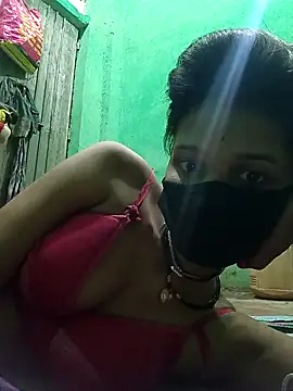 Snapshot of Hoty_girl_143 chatting on 10/24/25, 10:00 Hoty girl 143 online show from 10/24/25, 10:00