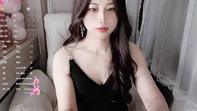 Snapshot of Blossom-666 chatting on 01/08/25, 09:01 Blossom-666 online show from 01/08/25, 09:01