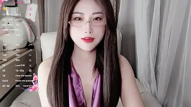 Snapshot of Blossom-666 chatting on 02/23/25, 04:35 Blossom-666 online show from 02/23/25, 04:35