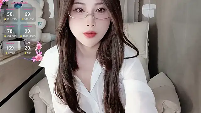 Snapshot of Blossom-666 chatting on 09/18/25, 02:52 Blossom-666 online show from 09/18/25, 02:52