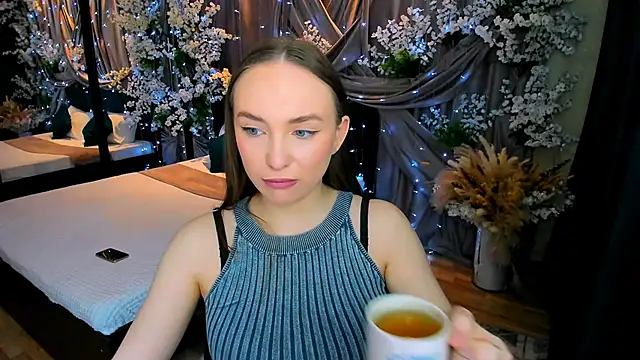 Snapshot of TrueReincarnation chatting on 03/03/25, 04:03 TrueReincarnation online show from 03/03/25, 04:03