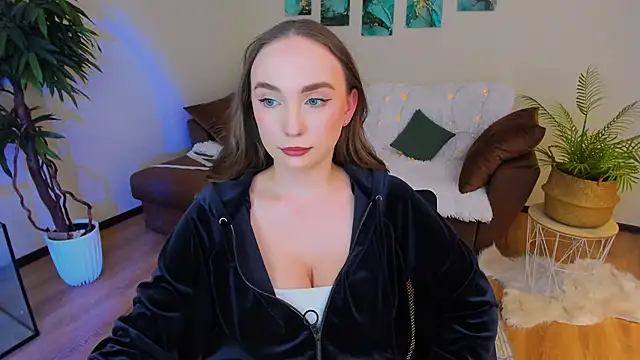 Snapshot of TrueReincarnation chatting on 03/19/25, 10:31 TrueReincarnation online show from 03/19/25, 10:31