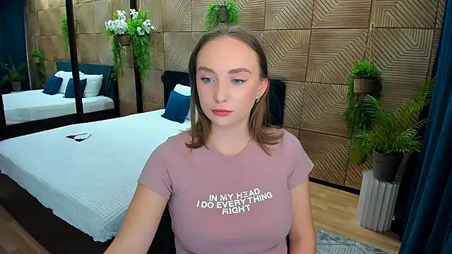 Snapshot of TrueReincarnation chatting on 09/18/25, 07:27 TrueReincarnation online show from 09/18/25, 07:27