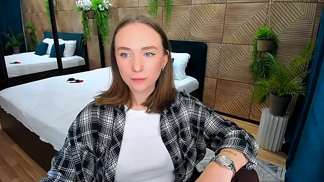 Snapshot of TrueReincarnation chatting on 09/21/25, 10:17 TrueReincarnation online show from 09/21/25, 10:17