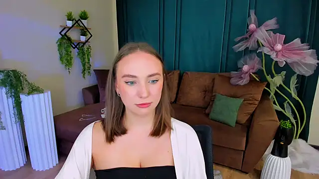 Snapshot of TrueReincarnation chatting on 09/24/25, 10:29 TrueReincarnation online show from 09/24/25, 10:29