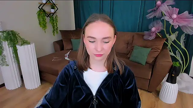 Snapshot of TrueReincarnation chatting on 09/25/25, 06:06 TrueReincarnation online show from 09/25/25, 06:06