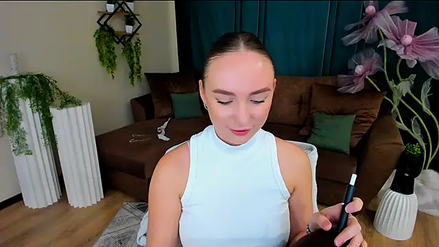 Snapshot of TrueReincarnation chatting on 09/26/25, 01:20 TrueReincarnation online show from 09/26/25, 01:20