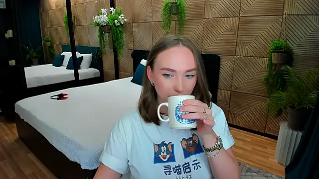 Snapshot of TrueReincarnation chatting on 09/28/25, 07:52 TrueReincarnation online show from 09/28/25, 07:52