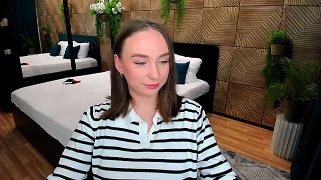 Snapshot of TrueReincarnation chatting on 10/02/25, 10:22 TrueReincarnation online show from 10/02/25, 10:22