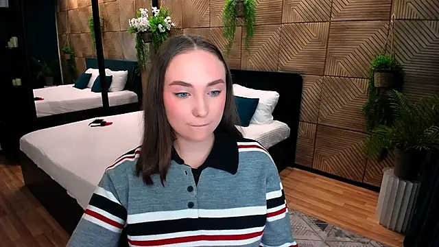 Snapshot of TrueReincarnation chatting on 10/06/25, 04:10 TrueReincarnation online show from 10/06/25, 04:10