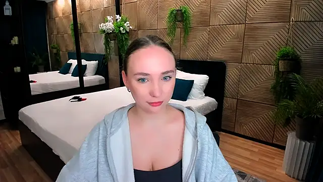 Snapshot of TrueReincarnation chatting on 10/07/25, 10:12 TrueReincarnation online show from 10/07/25, 10:12