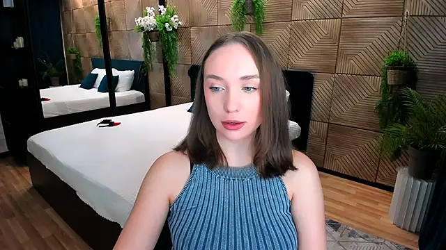 Snapshot of TrueReincarnation chatting on 10/08/25, 10:13 TrueReincarnation online show from 10/08/25, 10:13