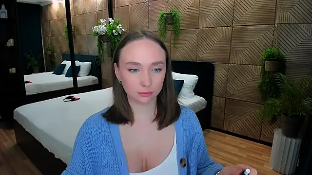 Snapshot of TrueReincarnation chatting on 10/09/25, 10:24 TrueReincarnation online show from 10/09/25, 10:24