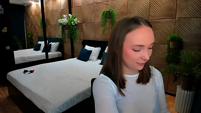 Snapshot of TrueReincarnation chatting on 10/21/25, 04:19 TrueReincarnation online show from 10/21/25, 04:19