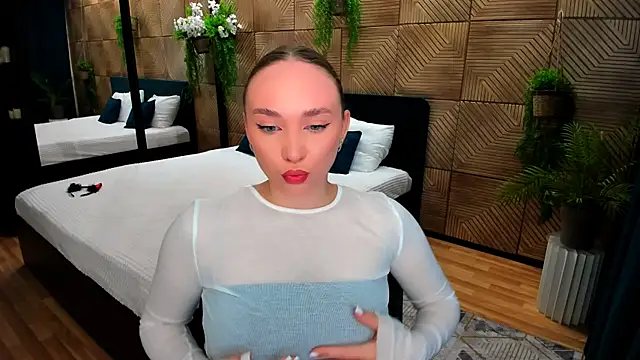 Snapshot of TrueReincarnation chatting on 10/24/25, 10:11 TrueReincarnation online show from 10/24/25, 10:11