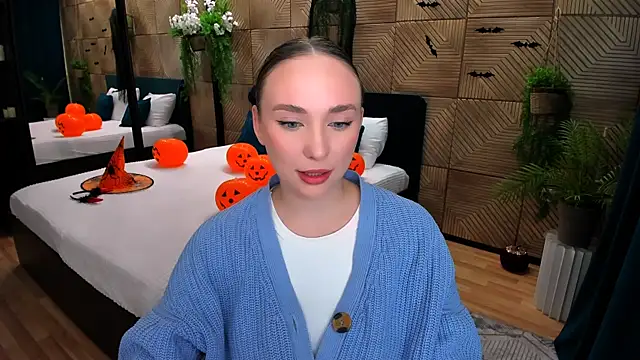 Snapshot of TrueReincarnation chatting on 10/30/25, 04:19 TrueReincarnation online show from 10/30/25, 04:19