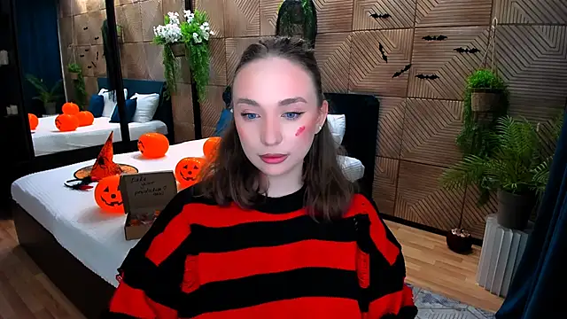 Snapshot of TrueReincarnation chatting on 10/31/25, 10:16 TrueReincarnation online show from 10/31/25, 10:16